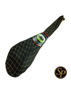 Jamón de bellota ibérico 50% raza ibérica Señorío Porrino sobre fondo blanco Jamón curado de alta gama con sabor intenso 2